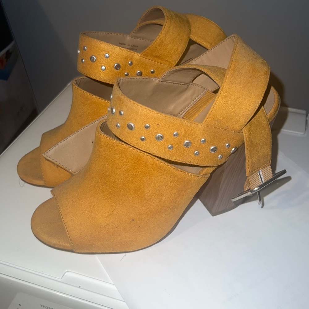 Mustard comfy heels